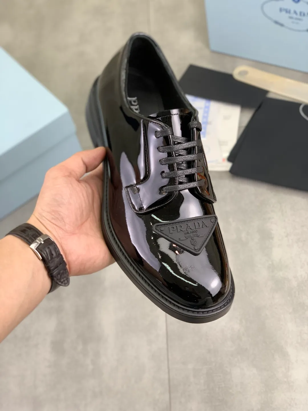 Men's Men's Shoes💰P640💰[New Style] High Quality Water-dyed Niuli 🆘[PRADA] Prada's latest casual business leather shoes for men! Listed simultaneously! The fabric is made of specially imported original calfskin, and the interior is made of imported water-dyed cowhide. It is absolutely luxurious and leads the fashion trend. High-end combination rubber outsole, size: 38-44 (45 and 46 can be customized) 3️⃣ colors available